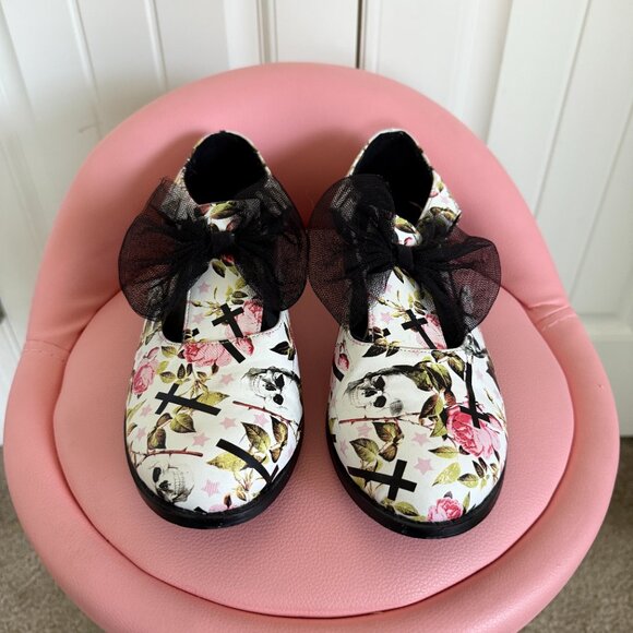 Iron Fist Low Heel Cutout Shoes with Cute Black Bow - Picture 2 of 11